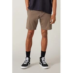 NWOT 686 Mens Everywhere Hybrid Shorts 9” Inseam Size 34 Tobacco